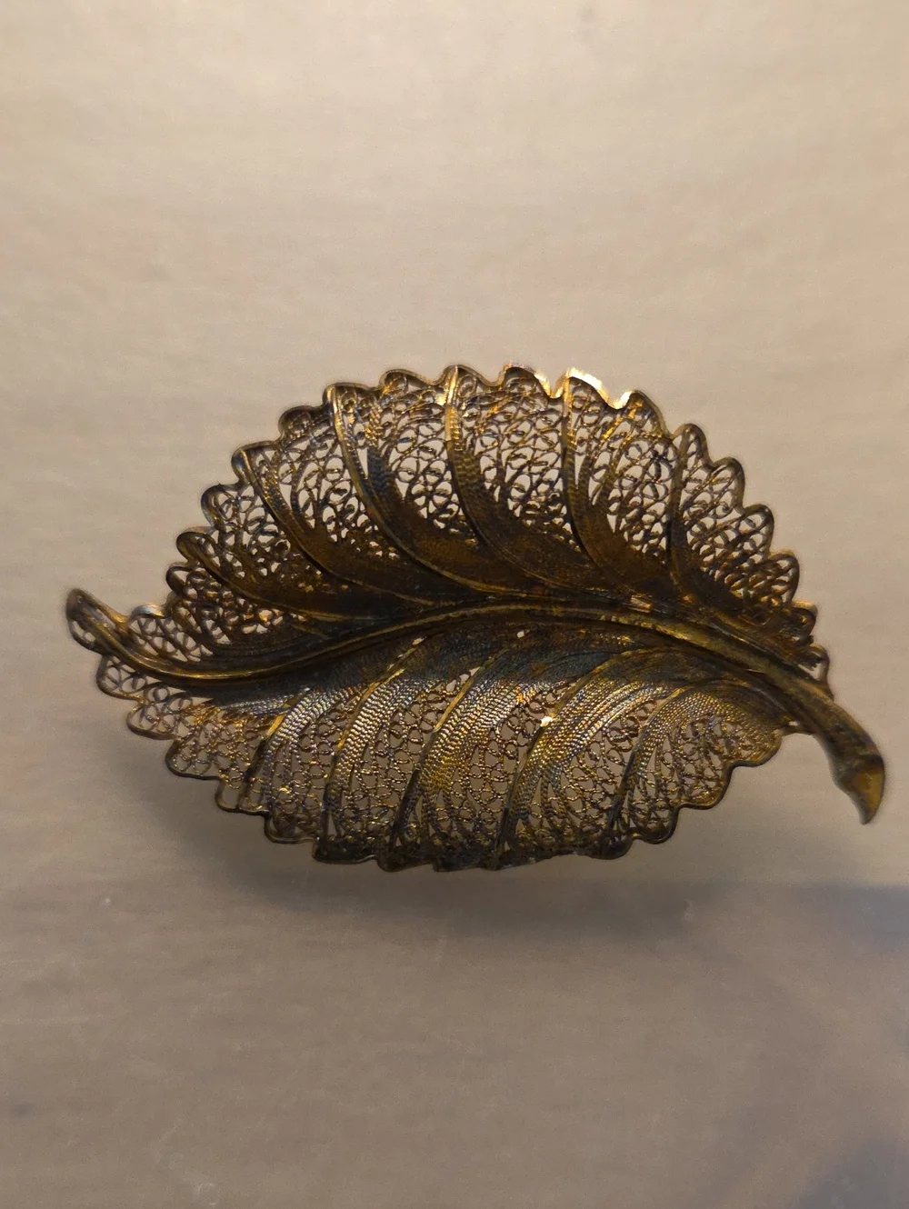 Vintage Gold Tone Filigree Wirework Leaf Brooch Pin 2